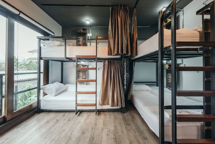 33 Poshtel - Adult Only
