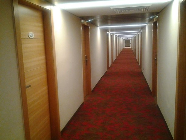Seven Arches Hotel