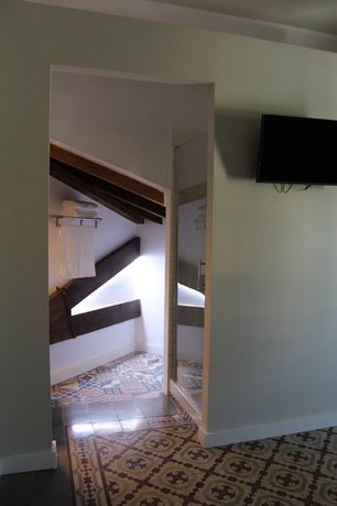 NWT Paradise Urban Hostel
