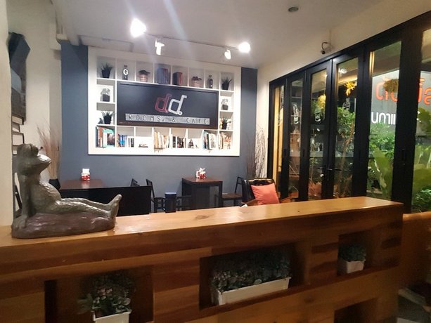 Double D Rooms & Cafe