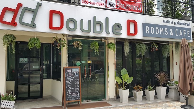 Double D Rooms & Cafe