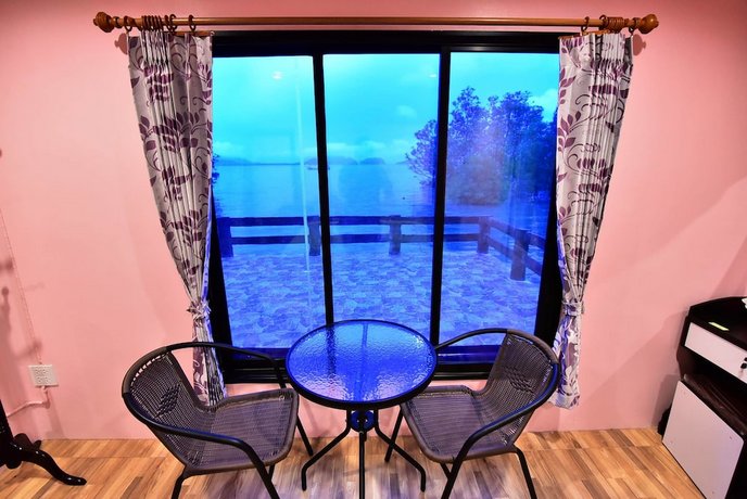 Chomlay Room & Restaurant