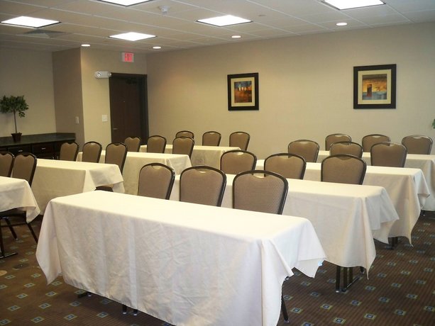 Holiday Inn Express & Suites - Omaha I - 80