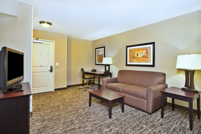 Holiday Inn & Suites Green Bay Stadium an IHG Hotel