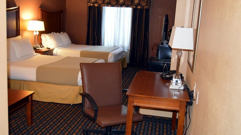 Holiday Inn Express Hotel & Suites Suffolk