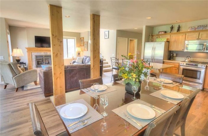 Eaglewood Condominium 16