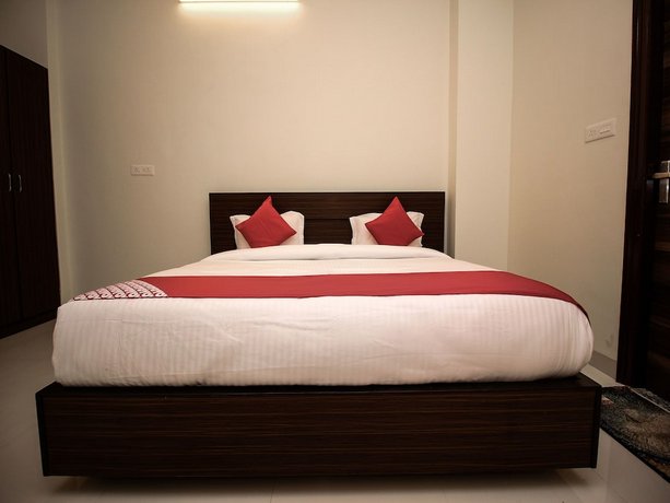 OYO 17241 Hotel Mayra