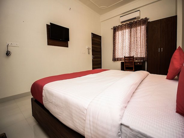 OYO 17241 Hotel Mayra