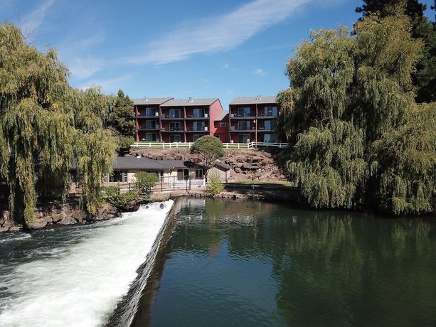 Bend Riverside Inn & Suites