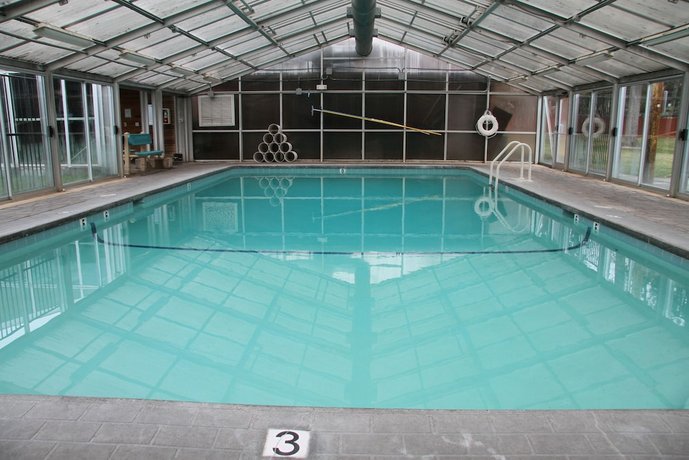 Bend Riverside Inn & Suites