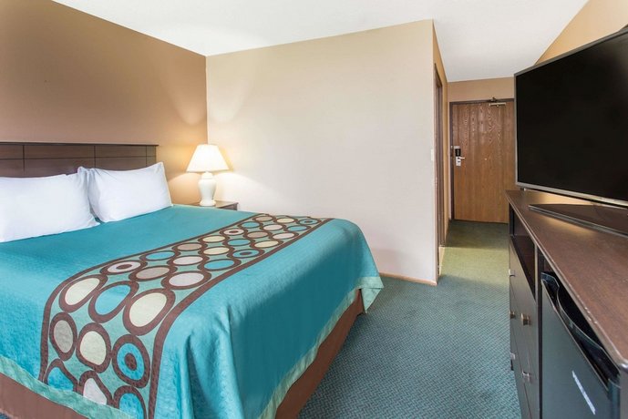 Super 8 by Wyndham Austin MN