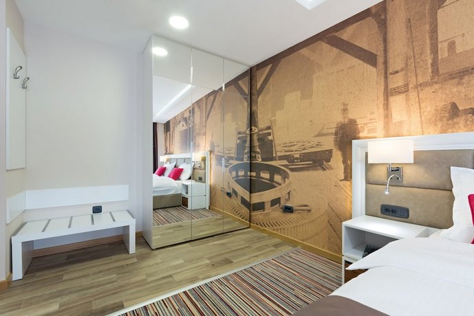 Hotel TESLA - Smart Stay Garni