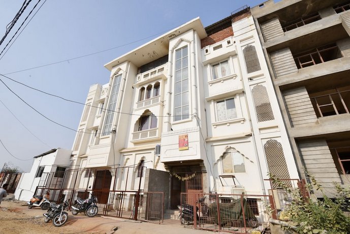 OYO 22966 Hotel Raj Niwas