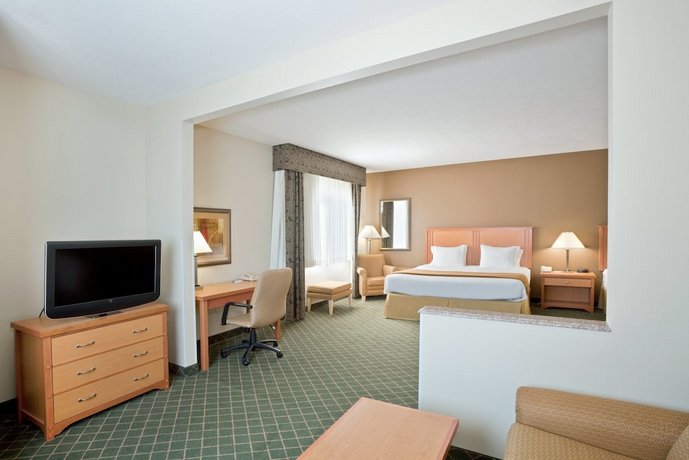 Holiday Inn Express Hotel & Suites Lincoln South