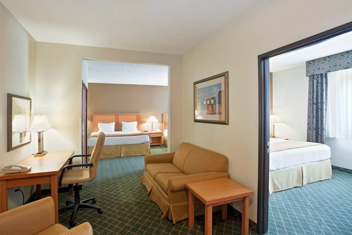 Holiday Inn Express Hotel & Suites Lincoln South