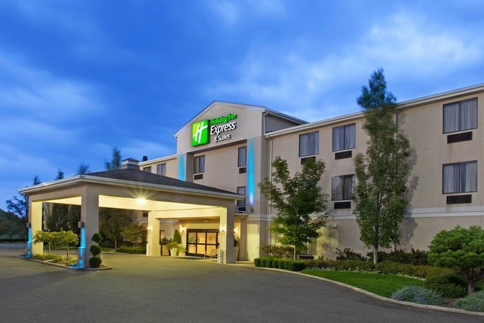 Holiday Inn Express & Suites Alliance