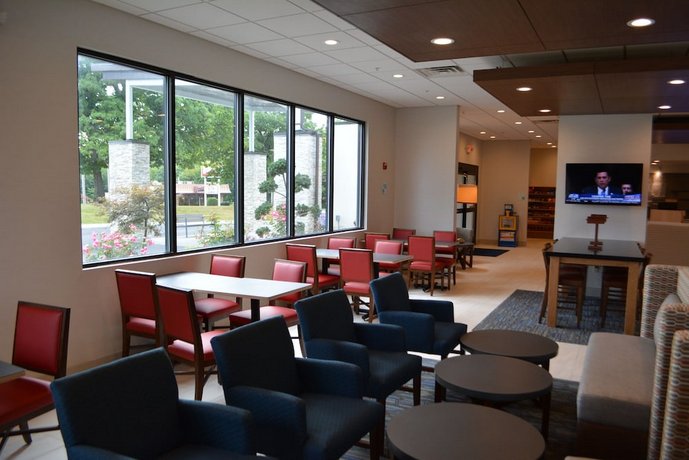 Holiday Inn Express & Suites Waterville North