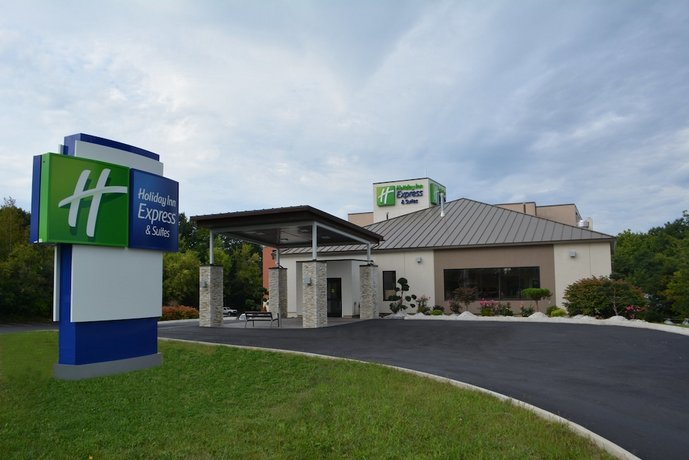 Holiday Inn Express & Suites Waterville North