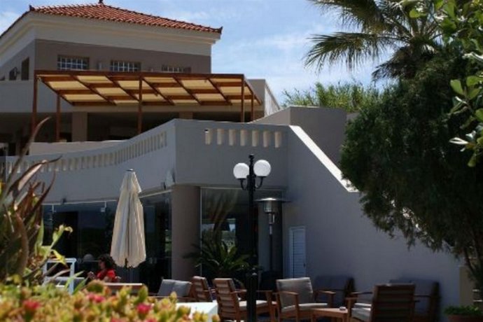 佩拉加港酒店 - malevizi (美维兹)