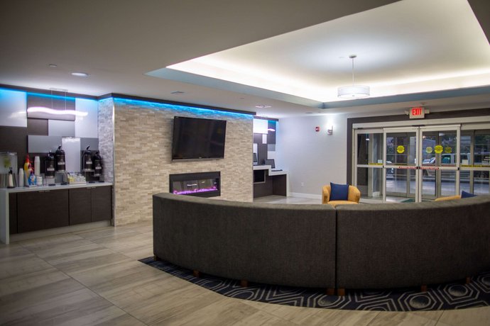 La Quinta Inn & Suites Houston East at Normandy