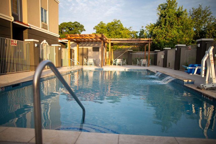 La Quinta Inn & Suites Houston East at Normandy