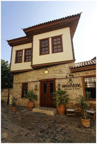 Minyon Hotel