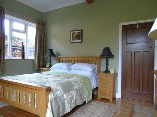 The Old School Bed and Breakfast Westhampnett Chichester/Goodwood Airport United Kingdom thumbnail