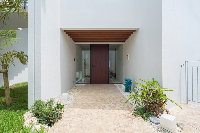 Condominium T-Room