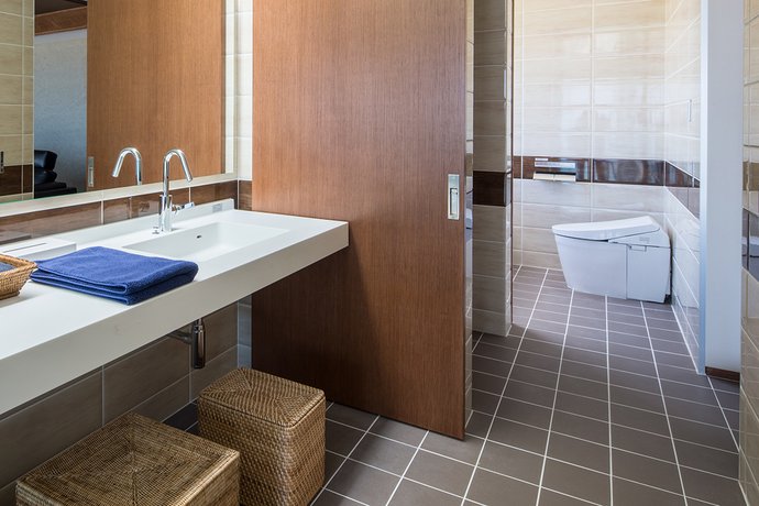 Condominium T-Room