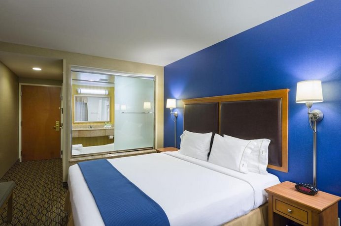 Holiday Inn Express New York City Chelsea Compare Deals