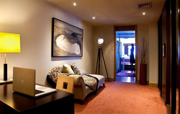 Lazart Hotel