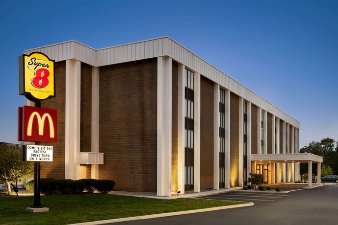 Super 8 by Wyndham Liverpool Syracuse North Airport