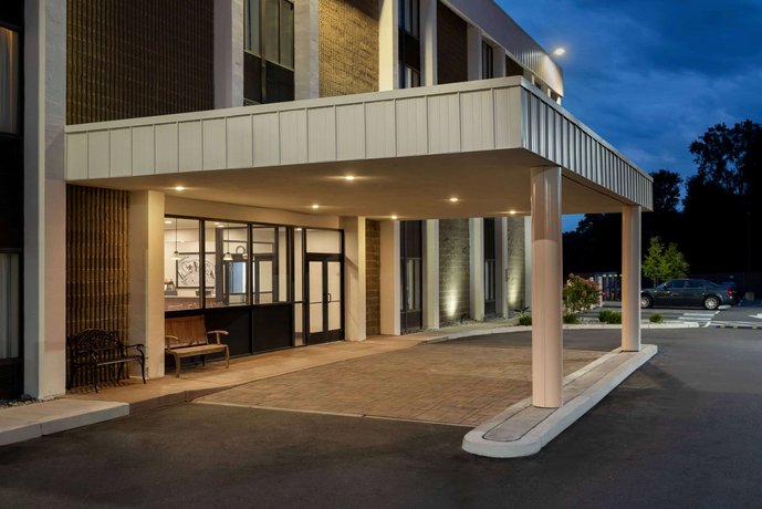 Super 8 by Wyndham Liverpool Syracuse North Airport