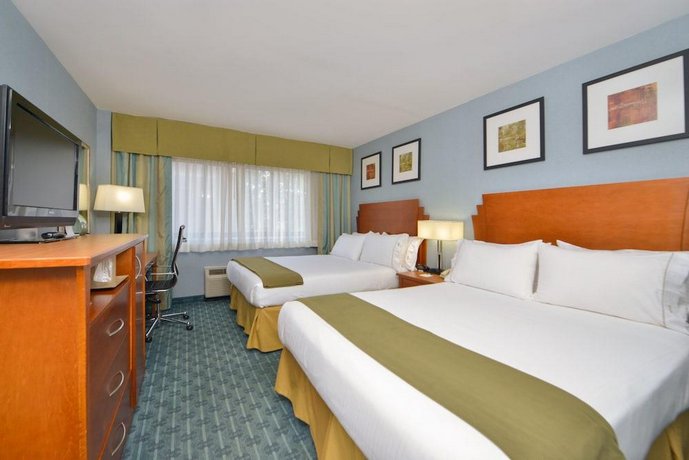 Holiday Inn Express LaGuardia Airport