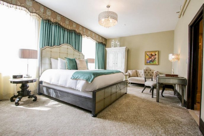 The Detroit Club Hotel