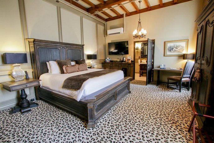 The Detroit Club Hotel