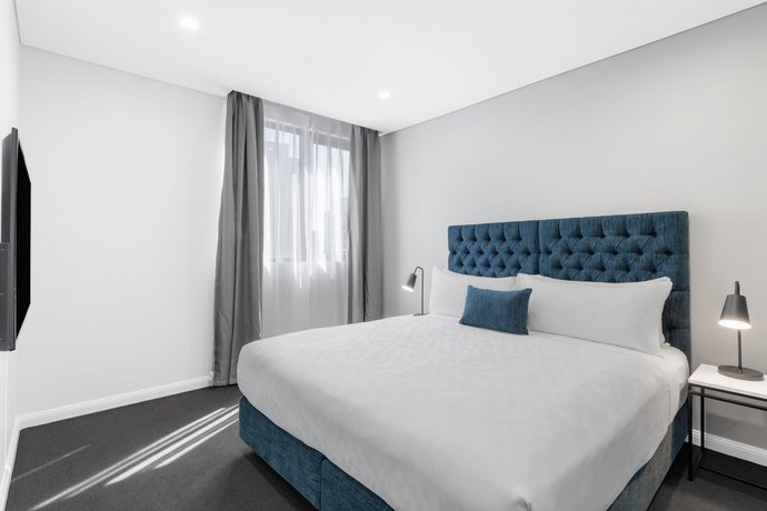 Meriton Suites Coward Street