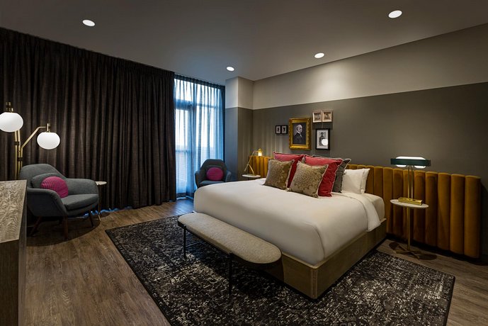 Cyrus Hotel