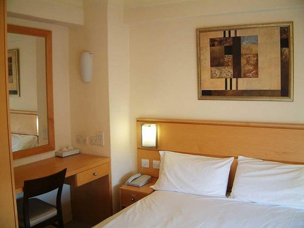 Americana Hotel