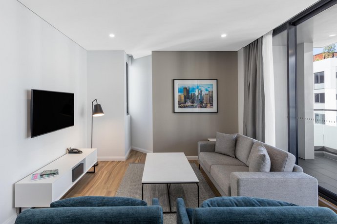 Meriton Suites Coward Street