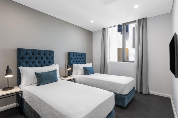 Meriton Suites Coward Street