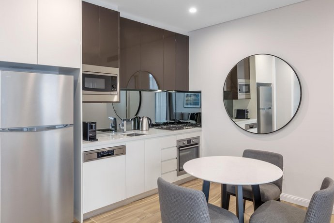 Meriton Suites Coward Street