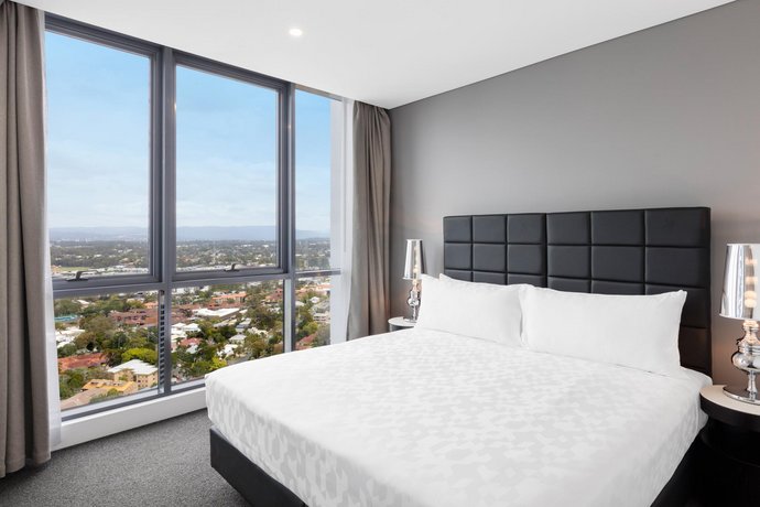 Meriton Suites Southport