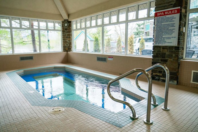 Pocaterra Inn & Waterslide