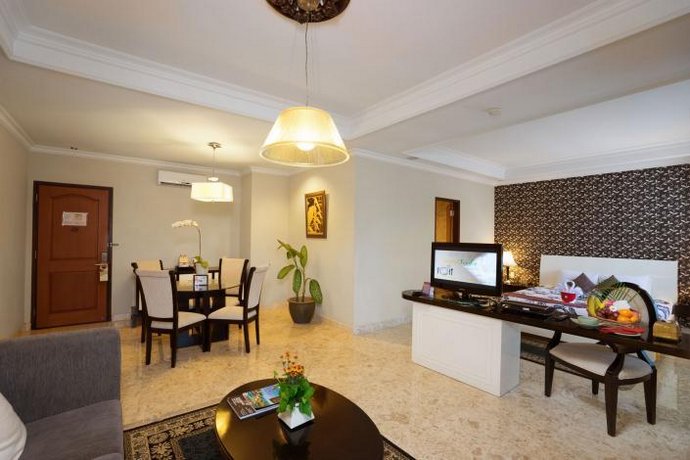 Royal Orchids Garden Hotel & Condominium