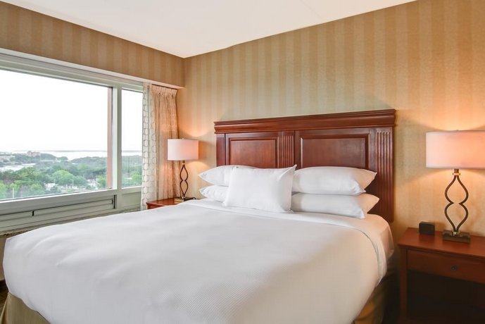 DoubleTree Fallsview Resort & Spa by Hilton - Niagara Falls Galaxy Golf Canada thumbnail