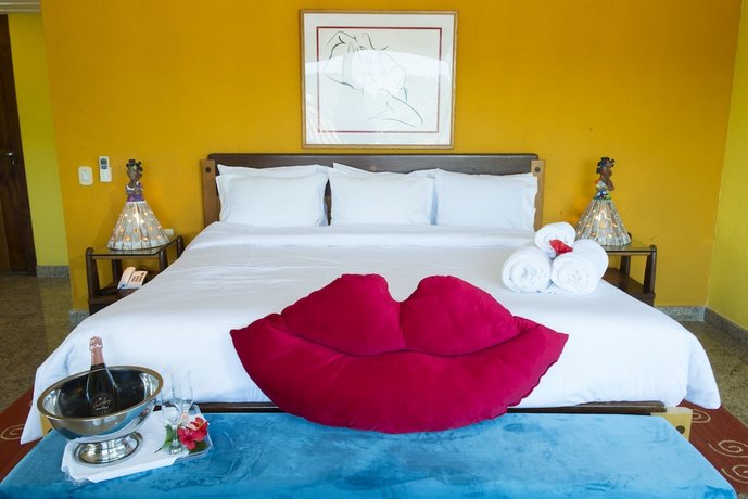 Cliffside Luxury Inn