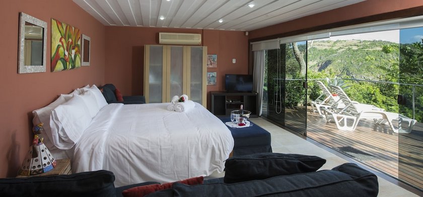 Cliffside Luxury Inn