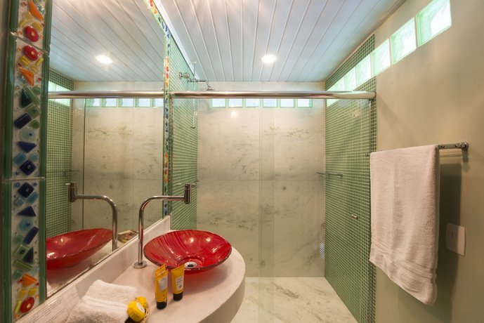 Cliffside Luxury Inn