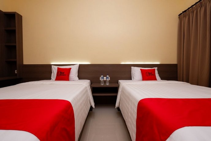 RedDoorz Plus Syariah near Paragon Mall Semarang